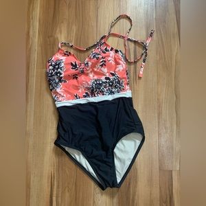 Sea Angel color-block one piece size medium